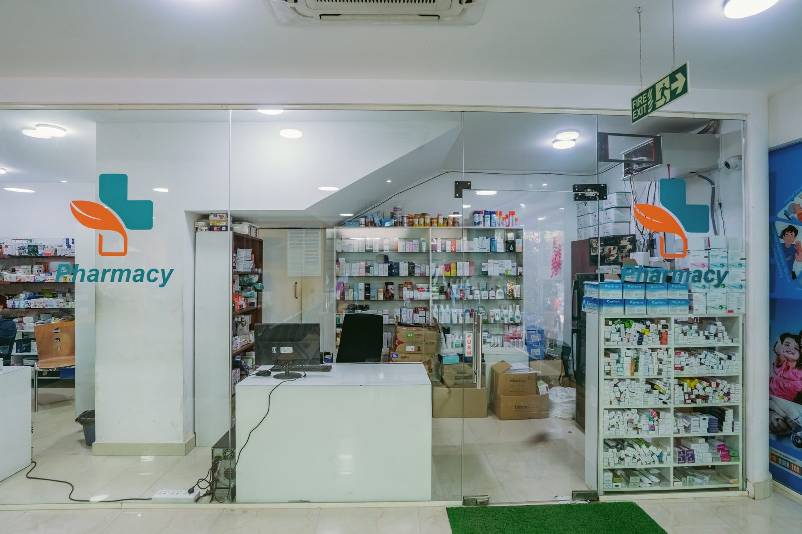 In-clinic pharmacy counter