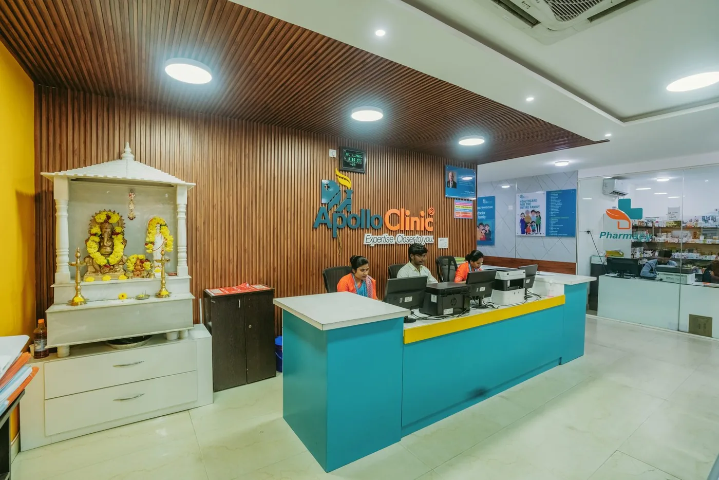 Apollo Clinic Hosa Road reception