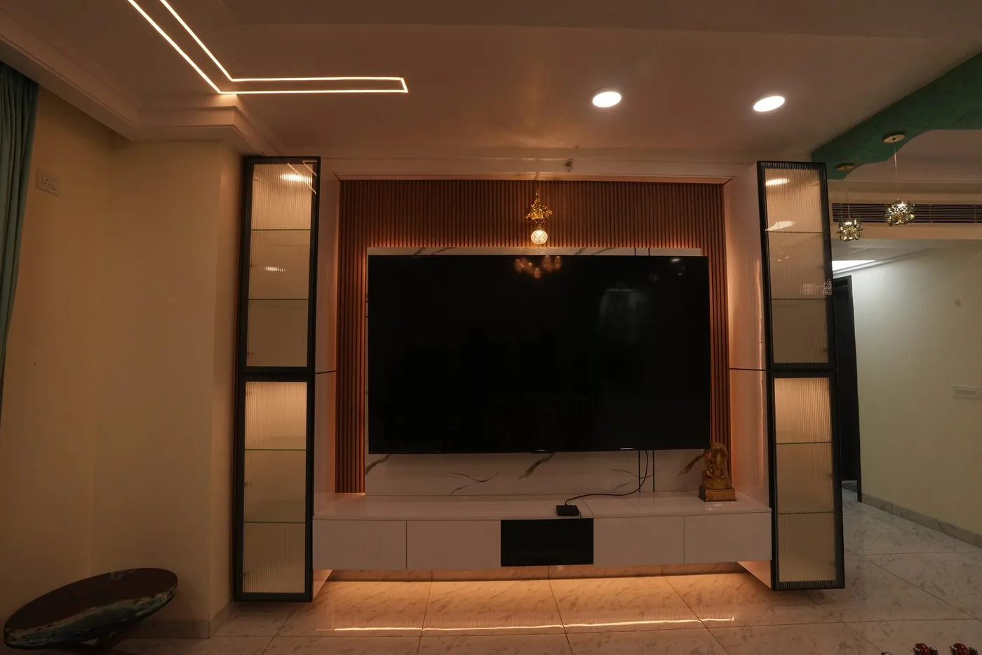 Feature wall, Mantri Pinnacle, Candidscape